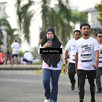 Runner Photo 7712057