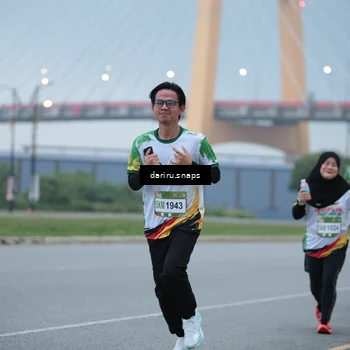Runner Photo 7712058