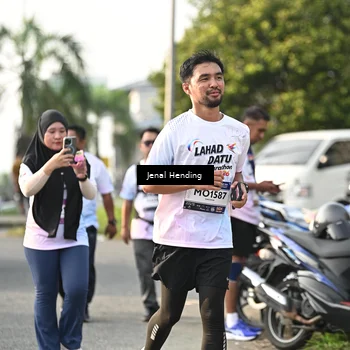 Runner Photo 7712073