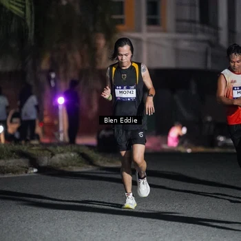 Runner Photo 7712076