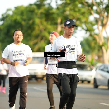 Runner Photo 7712081