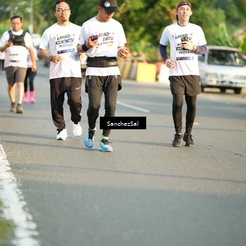 Runner Photo 7712098