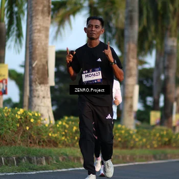 Runner Photo 7712110