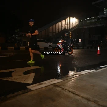 Runner Photo 7712198