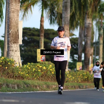 Runner Photo 7712487