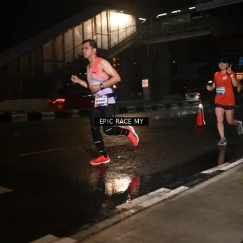 Runner Photo 7712592