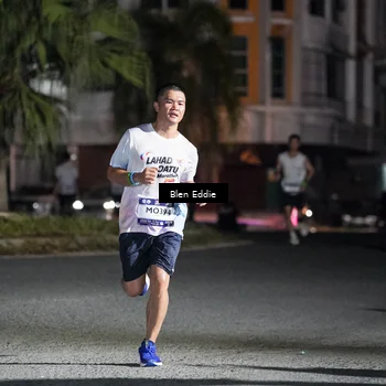 Runner Photo 7712649
