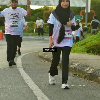 Runner Photo 7712659