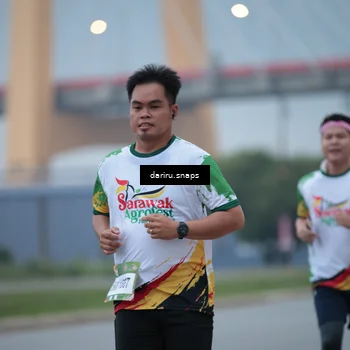 Runner Photo 7712702