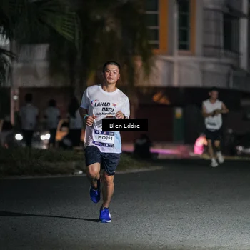 Runner Photo 7712711