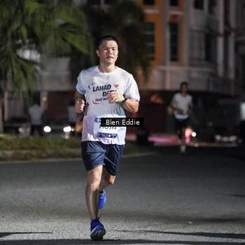 Runner Photo 7712763