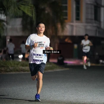 Runner Photo 7712771