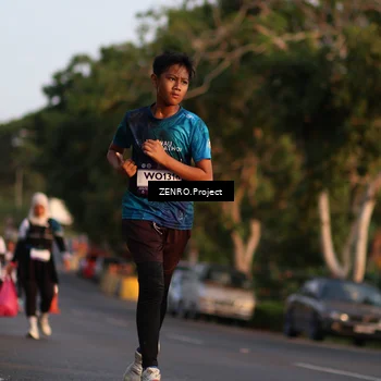Runner Photo 7712812