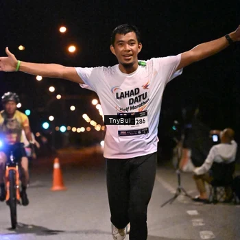 Runner Photo 7712839
