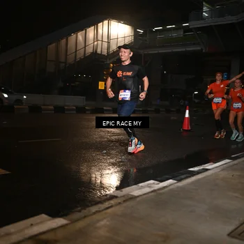 Runner Photo 7712875