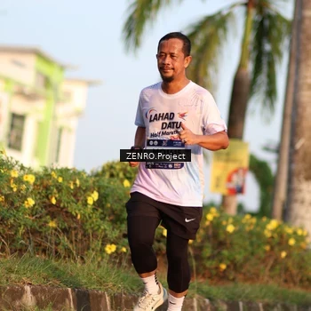 Runner Photo 7712887