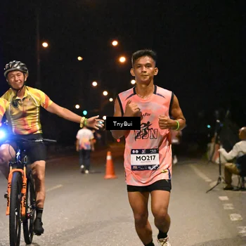 Runner Photo 7712951