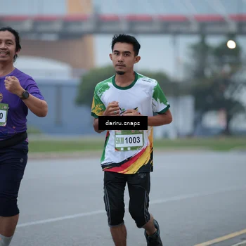Runner Photo 7712997