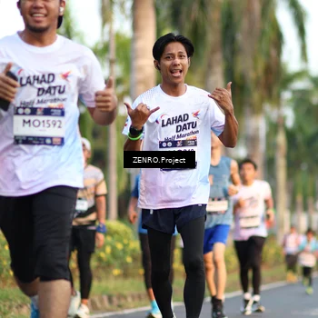 Runner Photo 7713027