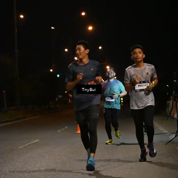 Runner Photo 7713047