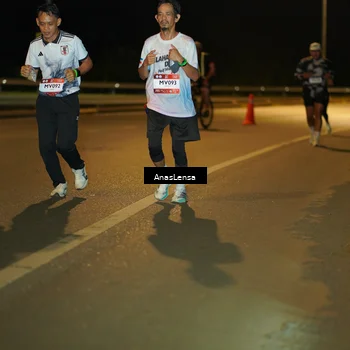 Runner Photo 7713048