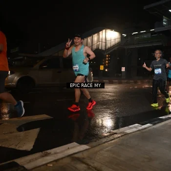 Runner Photo 7713075