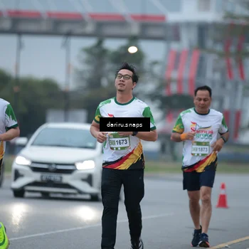 Runner Photo 7713084