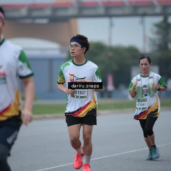 Runner Photo 7713090