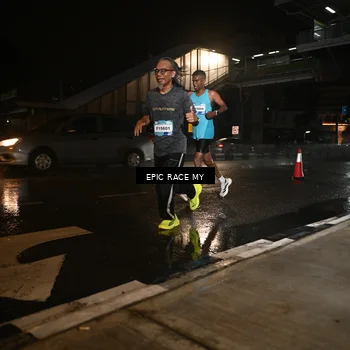 Runner Photo 7713091