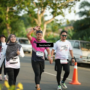 Runner Photo 7713097