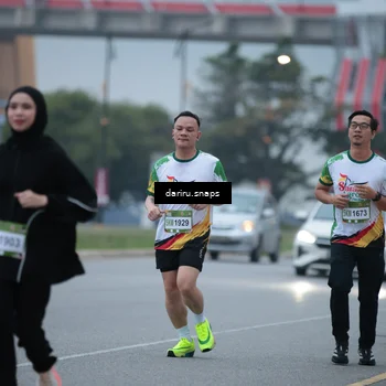 Runner Photo 7713099