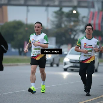 Runner Photo 7713101