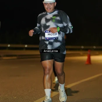Runner Photo 7713123