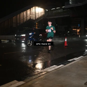 Runner Photo 7713157