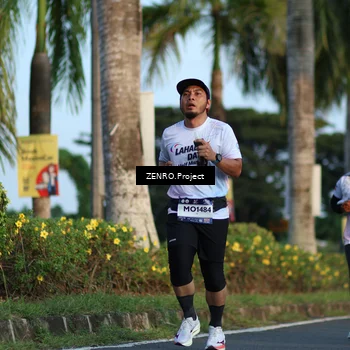 Runner Photo 7713172