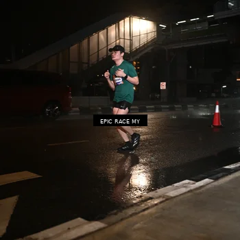Runner Photo 7713176