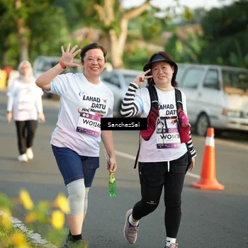 Runner Photo 7713193
