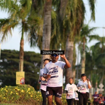 Runner Photo 7713294