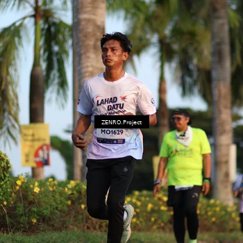 Runner Photo 7713313