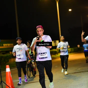 Runner Photo 7713581