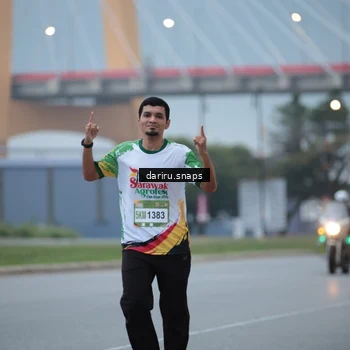 Runner Photo 7713590