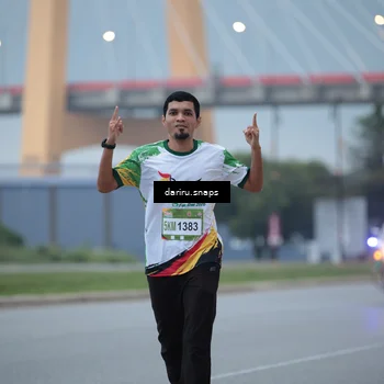 Runner Photo 7713685