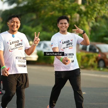 Runner Photo 7713813