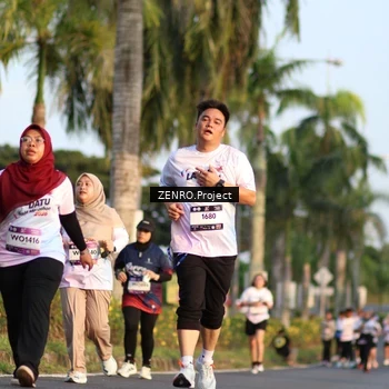 Runner Photo 7714018