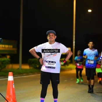 Runner Photo 7714024