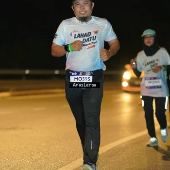 Runner Photo 7714044