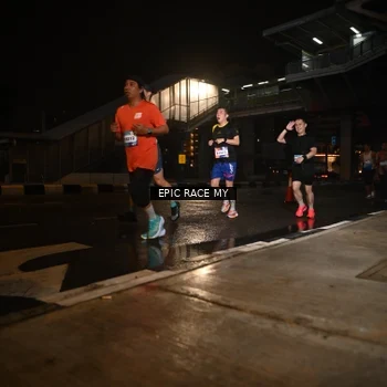Runner Photo 7714052