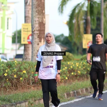 Runner Photo 7714069