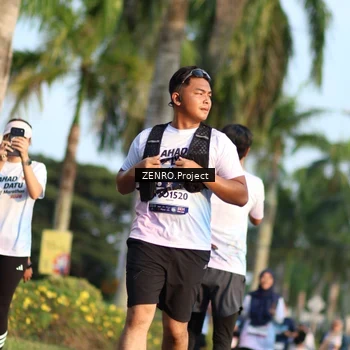Runner Photo 7714072
