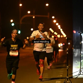 Runner Photo 7714088